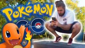 IDIOTA TENTA APANHAR POKÉMONS NA VIDA REAL - POKÉMON GO